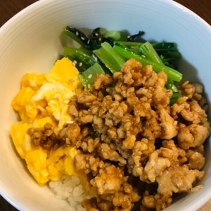 お弁当にも♪鶏ひき肉と玉子の三色そぼろ丼☆